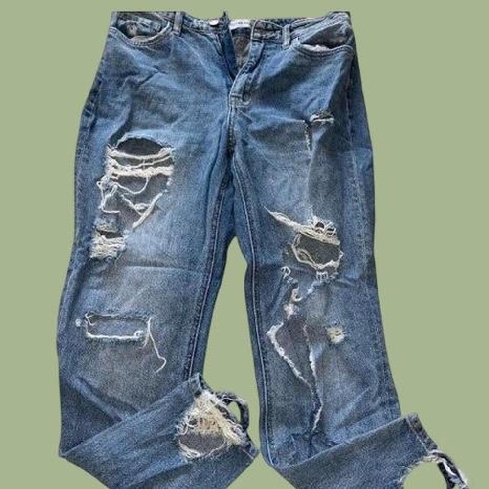 Super cute distressed mid waist